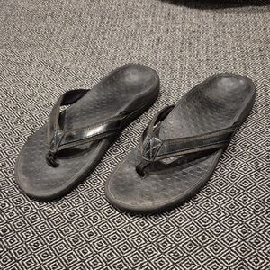 Vionic Black Thong Sandals Size 9